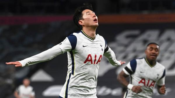 Son Heung-min Tottenham Hotspur Penyerang Tottenham Hotspur Son Heung-min melakukan selebrasi usai menjebol gawang Manchester City pada pekan kesembilan di Tottenham Hotspur Stadium, Minggu (22/11/2020) dini hari WIB. (Foto: REUTERS)