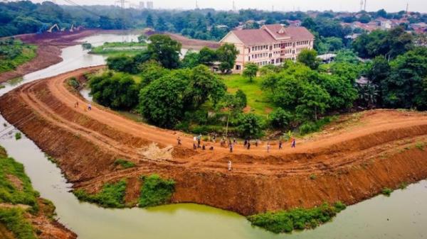 Proses pengerukan Waduk Pondok Ranggon, Jakarta Timur. (Foto: Pemprov DKI).