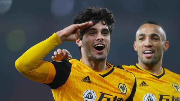 Pedro Neto Wolverhampton Winger Wolverhampton Wanderers Pedro Neto (kiri) merayakan golnya ke gawang Arsenal pada pekan kesepuluh Premier League di Emirates Stadium, Senin (30/11/2020) dini hari WIB. (Foto: REUTERS)