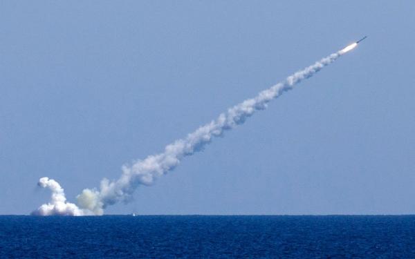 Rudal Hipersonik Rudal hipersonik buatan Rusia, Zircon, saat uji coba tahun lalu. (foto: Popular Mechanics)