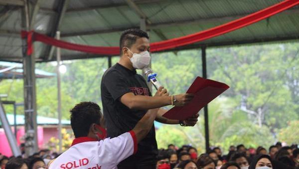 Tim Torpedo dukung Olly-Steven2 Tim Torpedo (Torang Pendukung Dondokambey Comunity) mendeklarasikan dukungannya untuk pemenangan Paslon Nomor Urut 3, Olly-Steven di Rumah Kaca, Kolongan, Minahasa Utara, Sulut, Selasa (1/12/2020). (Foto: Istimewa)