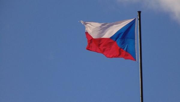 Reu Bendera Ceko Republik Ceko juga mengganti nama menjadi Czechia (Foto:Reuters)