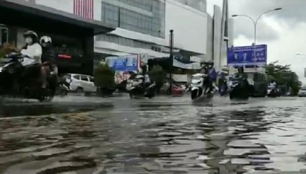 Banjir rob Pontianak Banjir rob di Pontianak pada Desember 2020. (iNews.id/Uun Yuniar)
