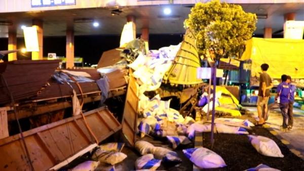 Kecelakaan maut di Pelabuhan Bakauheni Lampung Kecelakaan maut di Pelabuhan Bakauheni Lampung. (Foto: iNews/Heri Fulistiawan).