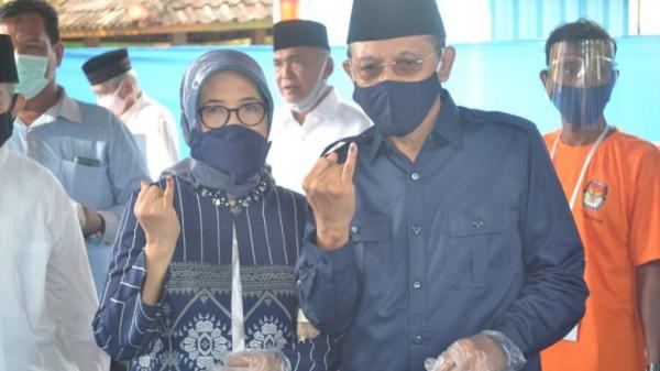 Pemungutan Suara saat Pilkada Kota Mataram5 Pemungutan Suara saat Pilkada Kota Mataram berlangsung dengan menerapkan protokol kesehatan, termasuk di TPS para calon kepala daerah mencoblos, Rabu (10/12/2020). (Foto: Pemko Mataram)