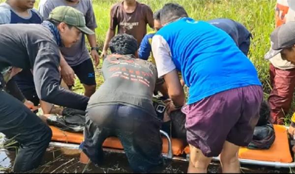 Paralayang Ketapang 3 Paralayang jatuh di Ketapang, Kalimantan Barat, Jumat (11/12/2020). (iNews.id/Uun Yuniar)
