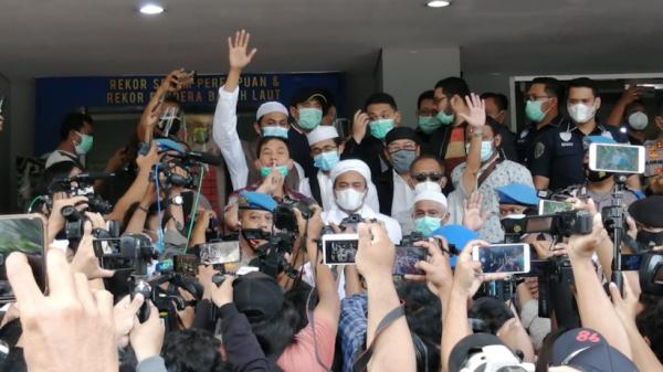 0A5D9E73 1FE5 4AB7 B0DF 068CB216E375 Suasana di Petamburan tampak lengang saat Habib Rizieq menjalani pemeriksaan di Polda Metro Jaya, Sabtu (12/12/2020). (Foto: Raka Novianto/MNC Media)