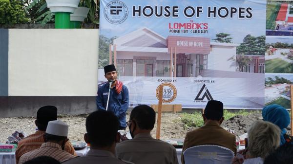 rumah singgah di mataram5 Acara peletakan batu pertama pembangunan rumah singgah atau house of hope di Turide Barat, Kelurahan Turide, Kecamatan Sandubaya, Kota Mataram, NTB. (Foto: Pemkot Mataram)