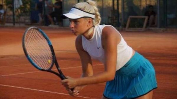 Angelina Graovac Petenis seksi Angelina Graovac mencari duit tambahan di situs dewasa. Semua itu dilakukannya demi kelanjutan kariernya di dunia tenis. (Foto: MSN)