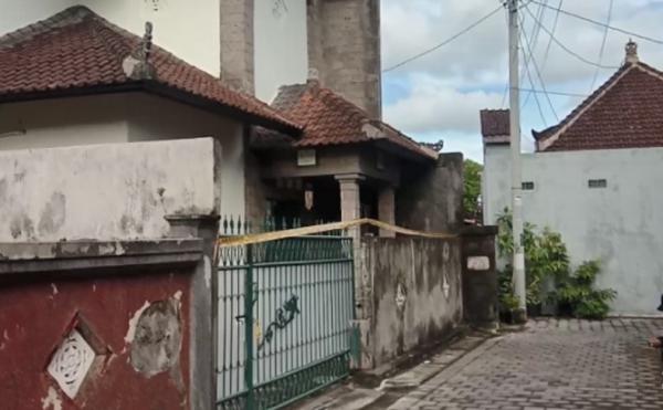 Rumah Ni Putu Widyastuti, karyawati Bank BUMN di Denpasar, Bali yang tewas dengan tubuh penuh luka tusuk. (iNews.id/Muhammad Muhyiddin)