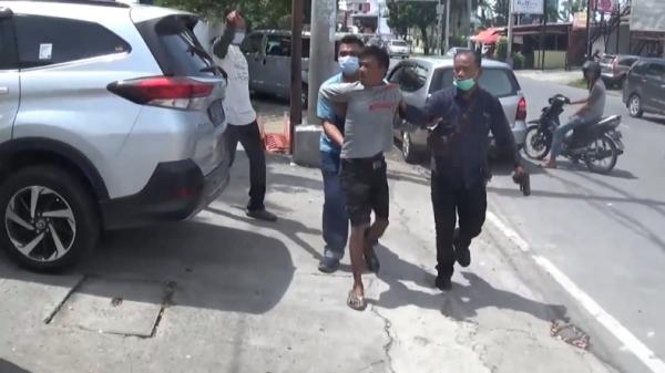 pelaku curanmor-1 RA pelaku curanmor yang juga anggota geng motor di Padang ditangkap usai bantu parkir mobil polisi (Budi Sunandar/iNews)