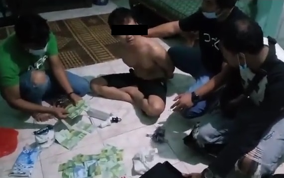 Polres Singkawang menangkap pelaku peredaran uang palsu jelang tahun baru. (iNews.id/Uun Yuniar)