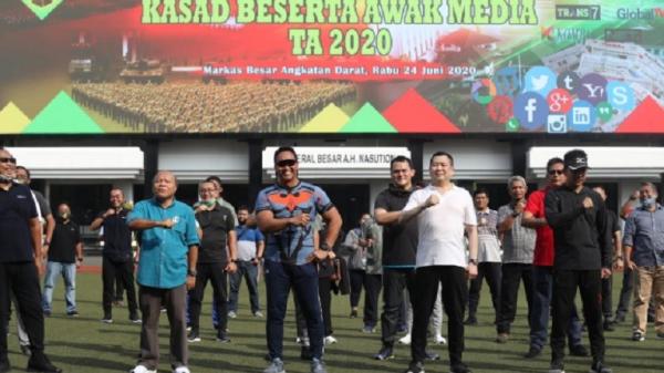 Andika Perkasa Dan HT Ist Executive Chairman MNC Group Hary Tanoesoedibjo berolahraga bersama Kepala Staf TNI Angkatan Darat (KSAD) Jenderal TNI Andika Perkasa, Rabu (24/6/2020). (Foto: Istimewa).