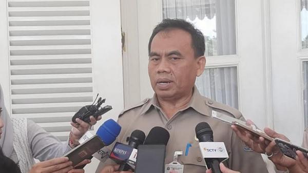 Gubernur DKI Jakarta Anies Baswedan mengunggah momen kebersamaannya dengan Sekda DKI Saefullah (kiri). Saefullah meninggal dunia di RSPAD Gatot Soebroto, Rabu (16/9/2020). (Foto: Instagram/Anies).