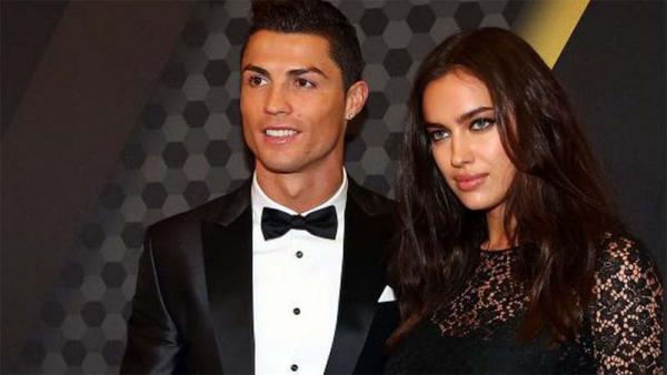 Cristiano Ronaldo Irina Shayk Cristiano Ronaldo (kiri) saat masih bersama Irina Shayk. (Foto: elpais)