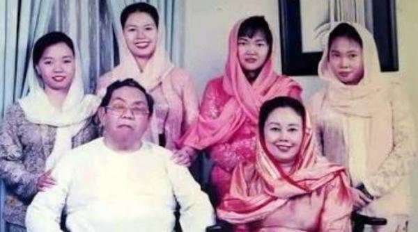 Gus Dur dan keluarga. (Foto: Jaringan Gusudurian).