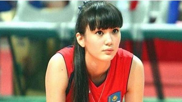 Sabina Altynbekova Pevoli cantik asal Kazakhstan Sabina Altynbekova membuat hati petarung MMA, Kuat Khamitov ambyar. (Foto: Pretty Tough)