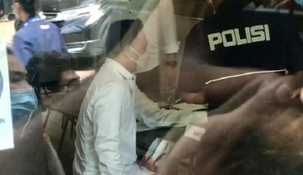 Michael Yukinobu Michael Yukinobu de Fretes (MYD) memenuhi panggilan polisi terkait video syur Gisel. (Foto Okezone).