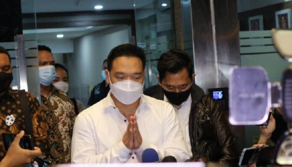 Michael Yukinobu Defretes Polda Metro Jaya Michael Yukinobu de Fretes usai menjalani pemeriksaan kasus video syur Gisel di Polda Metro Jaya, Senin (4/1/2021). (Antara)