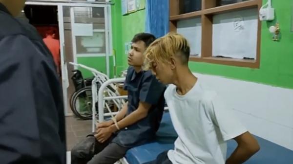 Pelaku curanmor-1 Pelaku curanmor di Limapuluh Kota, Sumbar menangis saat ditangkap polisi (Agung Sulistyo/iNews)