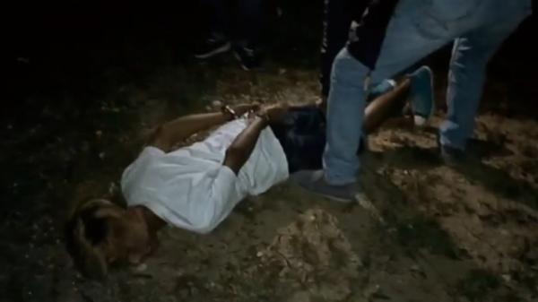 Pelaku curanmor di Limapuluh Kota, Sumbar menangis saat ditangkap polisi (Agung Sulistyo/iNews)