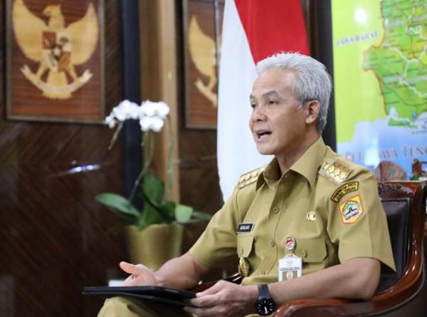 ganjar vaksin Gubernur Ganjar Pranowo saat mengikuti Rapat Terbatas bersama menteri yang dipimpin Presiden Jokowi. (Istimewa)