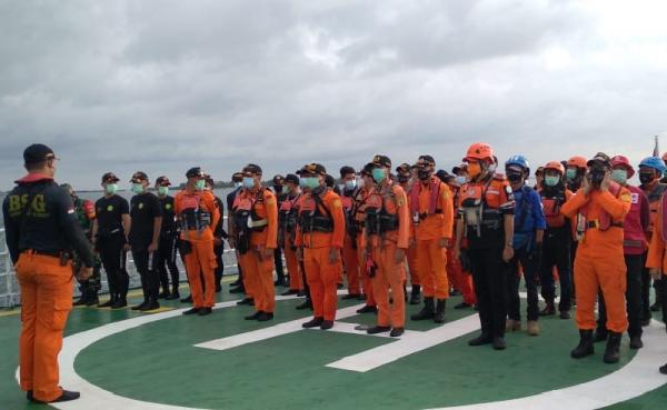 Sebanyak 50 penyelam akan mengeksplorasi di kedalaman 18 meter di hari ketiga evakuasi Sriwijaya Air SJ182, Senin (11/1/2021). (Foto: iNews.id/Edho Ramalan)