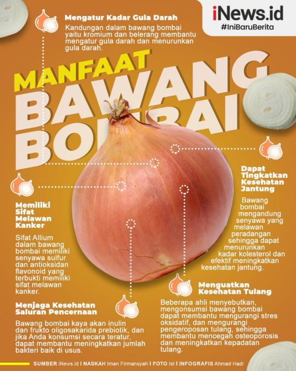 Anggota Satreskrim Polrestabes Makassar saat menemukan barang bukti produk kosmetik ilegal di rumah salah satu pelaku. (Foto: Polrestabes Makassar)