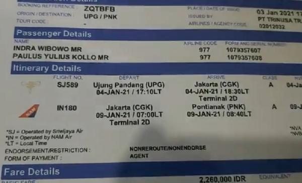 Penumpang Selamat 2 Tiket atas nama Paulus Yulius Kollo, dan Indra Wibowo penumpang selamat Sriwijaya Air SJ-182. (iNews.id/Uun Yuniar)