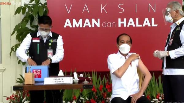 13 Jokowi Vaksin2