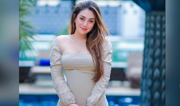Artis Cantik Dijuluki Hot Mama. (Foto: instagram)
