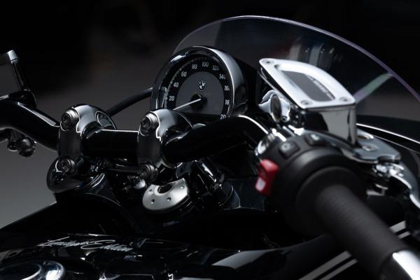 0 BMW R18 1