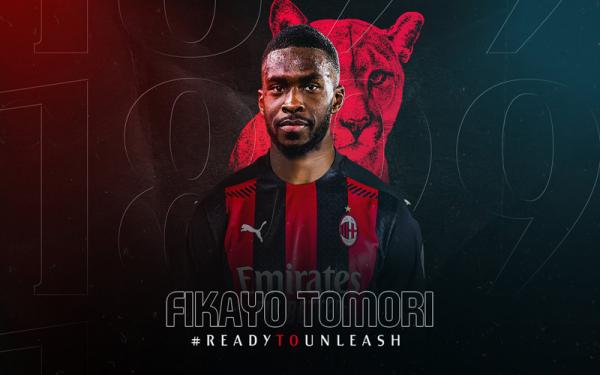 Fikayo Tomori AC Milan resmi memboyong bek Chelsea Fikayo Tomori. Defender asal Kanada itu direkrut dengan status pemain pinjaman. (Foto: AC Milan)