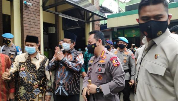 Kapolri Jenderal Listyo Sigit tiba di gedung PBNU. (Foto Sindonews).