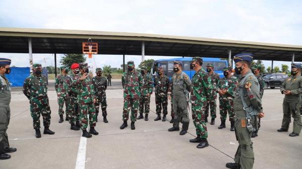Lanud Iswahjudi Madiun, Jawa Timur1 Panglima TNI Marsekal TNI Hadi Tjahjanto meninjau fasilitas baru di Lanud Iswahjudi Madiun, Jawa Timur, Kamis (28/1/2021). (Foto: iNews/Puspen TNI)