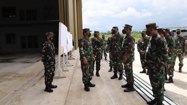 Lanud Iswahjudi Madiun, Jawa Timur3 Panglima TNI Marsekal TNI Hadi Tjahjanto meninjau fasilitas baru di Lanud Iswahjudi Madiun, Jawa Timur, Kamis (28/1/2021). (Foto: iNews/Puspen TNI)