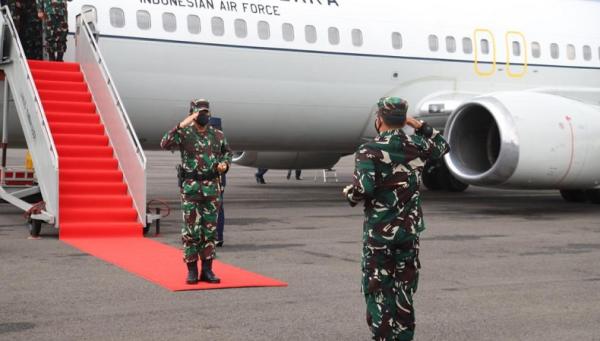 Lanud Iswahjudi Madiun, Jawa Timur4 Panglima TNI Marsekal TNI Hadi Tjahjanto meninjau fasilitas baru di Lanud Iswahjudi Madiun, Jawa Timur, Kamis (28/1/2021). (Foto: iNews/Puspen TNI)
