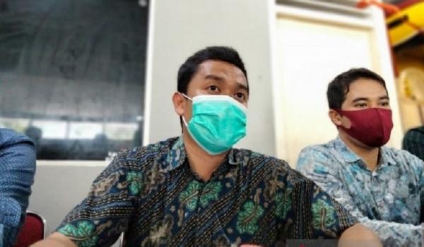 Direktur LBH Pergerakan Indonesia, Guntur Abdurrahman menyampaikan keterangan keluarga korban. (Antara)