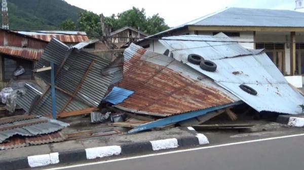 puting beliung Angin puting beliung menerjang Flores Timur, NTT (Joni Nura/iNews)