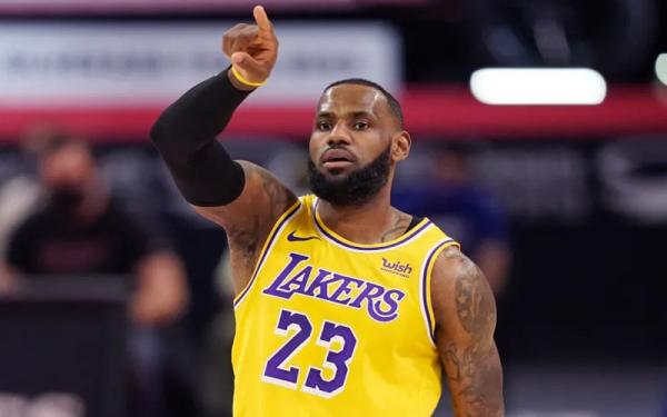 LeBron James bermain di Los Angeles Lakers. (Foto: Bleacher Report)