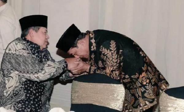 SBY dan Moeldoko Momen SBY dan Moeldoko bersalaman (Foto: Twitter)