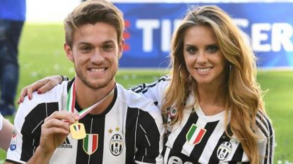 Rugani Michela Persico Daniele Rugani (kiri) berbagi momen bersama Michela Persico usai sebuah pertandingan bersama Juventus. (Foto: calciomercato)