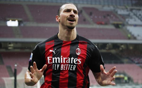 Zlatan Ibrahimovic AC Milan menang telak 4-0 atas Crotone pada laga lanjutan Liga Italia di San Siro, Minggu (7/2/2021) malam WIB. Zlatan Ibrahimovic mengukir gol ke-500 dan 501. (Foto: Reuters)