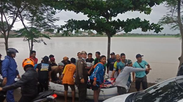 Kondisi banjir di Kecamatan Tambak Dahan Subang Kondisi banjir di Desa Mariuk, Kecamatan Tambak Dahan, Kabupaten Subang, Jabar, Senin (8/2/2021). (Foto: iNews/Cahya Sumirat)