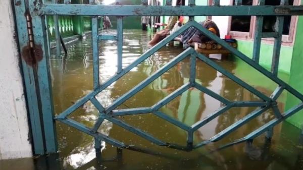Kondisi Panti Maunatul Mubarok, Demak, Jateng terendam banjir (Taufik Budi/iNews)