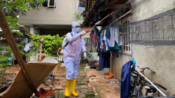 MNC Peduli bekerja sama dengan PMI Jakarta menggelar kegiatan pembagian masker kepada warga Kebon Jeruk, Jakarta Barat, Rabu (10/2/2021). (Foto: MNC Media).