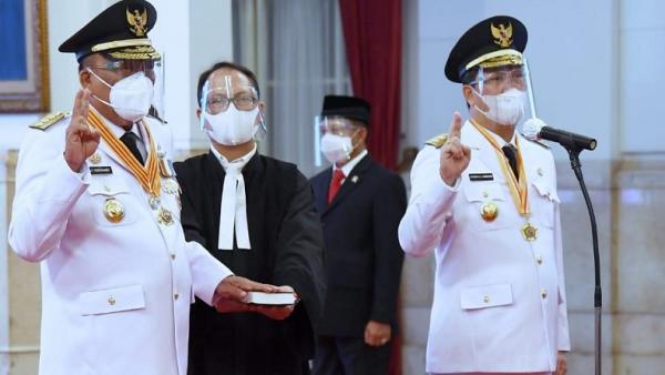 Gubernur dan Wakil Gubernur Sulut 2 Gubernur dan Wakil Gubernur Sulut masa jabatan 2021-2024, Olly Dondokambey-Steven Kandouw resmi dilantik Presiden Jokowi di Istana Negara, Jakarta, Senin (15/2/2021). (Foto: Istimewa)