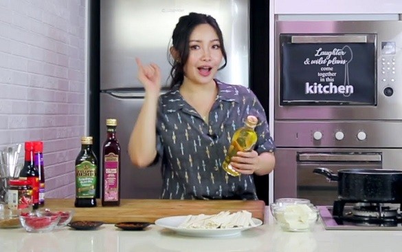 Szechuan Noodle Chef Marinka Chef Marinka cosplay pakai kostum Sailor Moon (Foto: Instagram Chef Marinka)