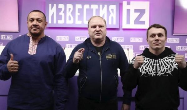 Artem Tarasov (paling kanan) bersiap melawan Mikhail Koklyaev (paling kiri). Foto: Daily star