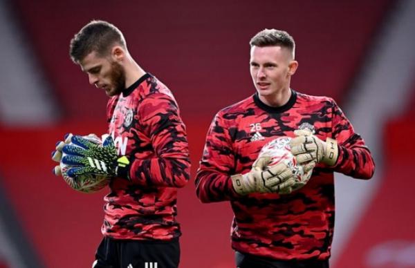David De Gea dan Dean Henderson Manchester United (MU) galau. Mereka ingin menjual salah satu kiper, antara David De Gea atau Dean Henderson. (Foto: Mirror)
